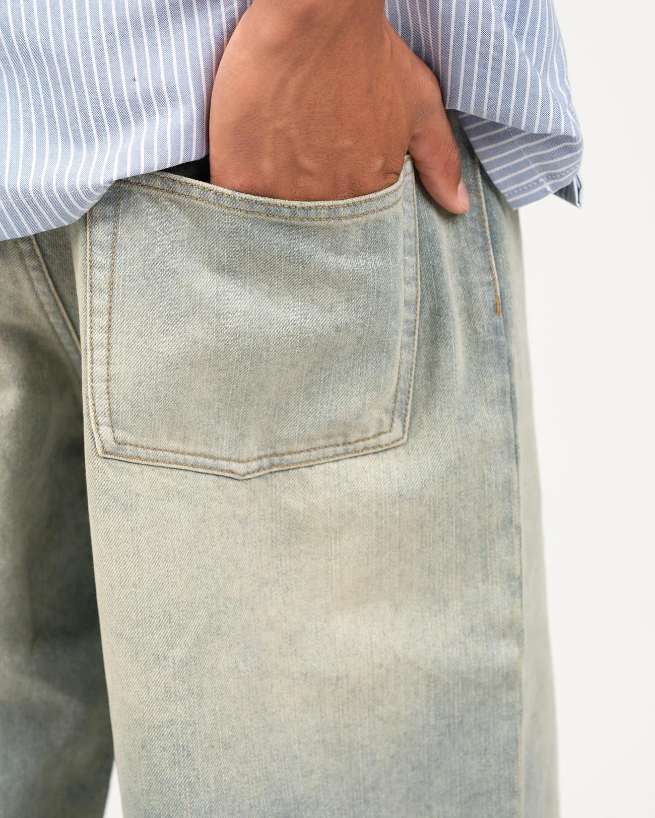 Baggy denim jeans light blue vintage wash - Image 11