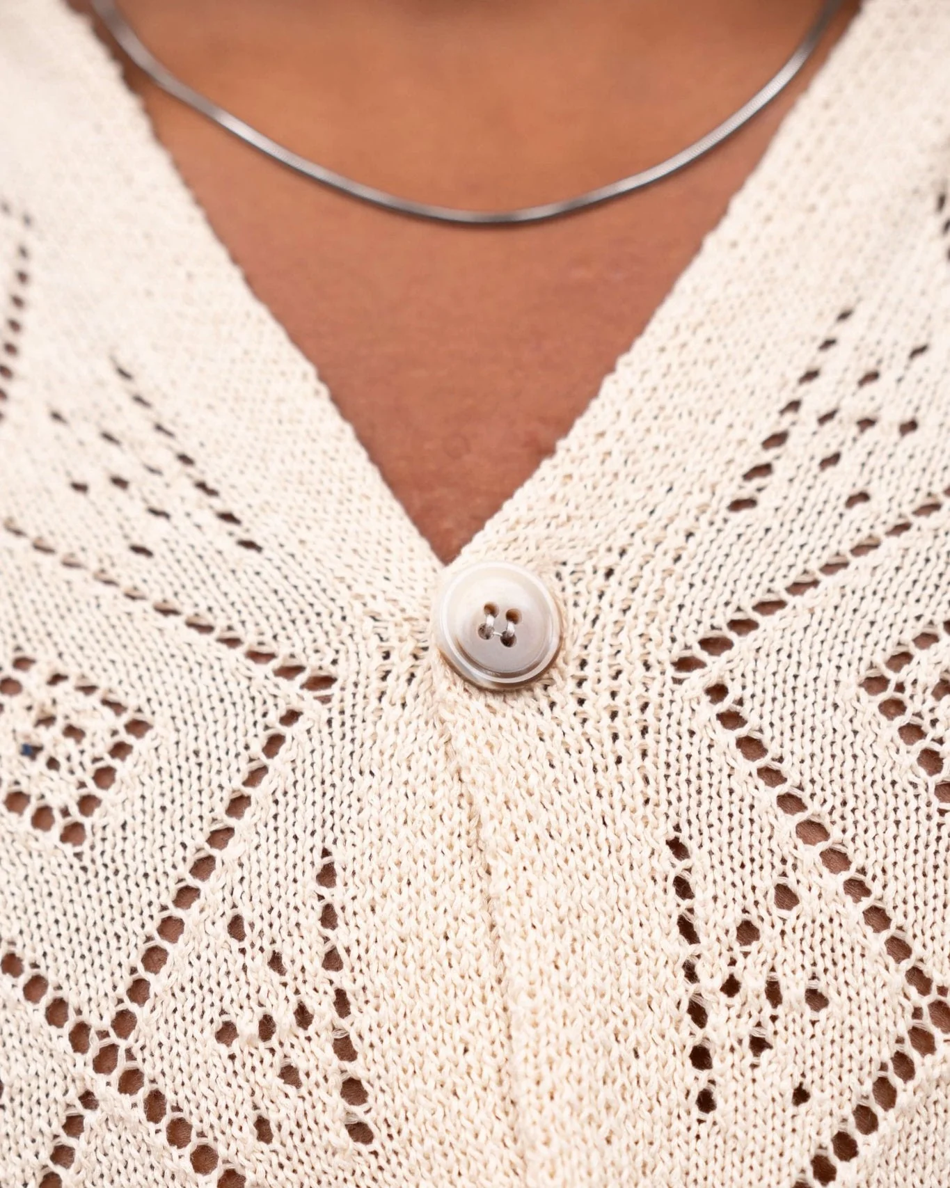 Short -sleeved crochet shirt beige - Image 9